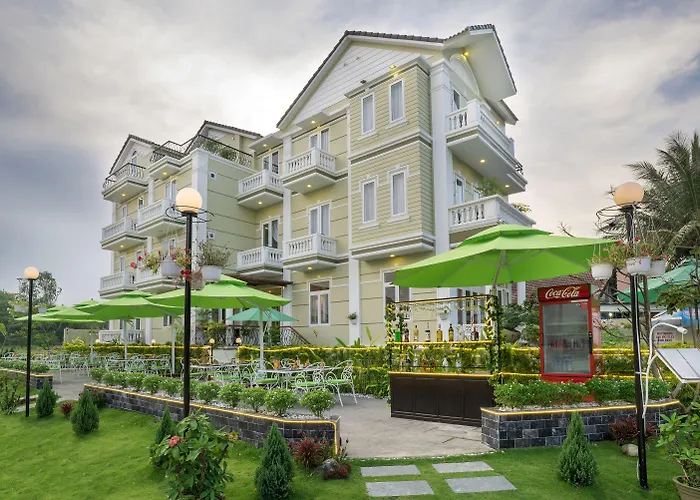 Golden Bell Backpacker Hotel & Pool Bar Hoi An